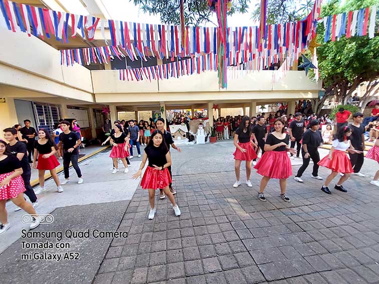 DERROCHE DE TALENTO Y ALEGRÍA EN FESTIVAL NAVIDEÑO DE PREPA AMERICANA