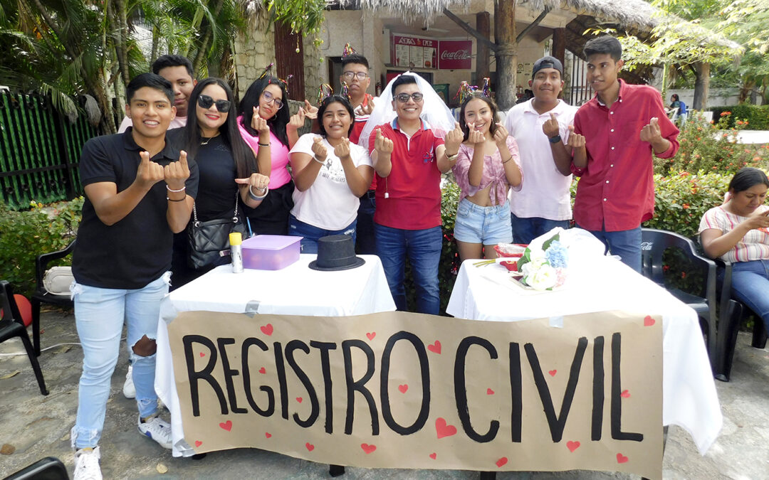 DIVERTIDA KERMES EN LA UNIVERSIDAD AMERICANA DE ACAPULCO