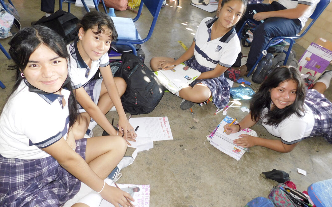 PRESENTAN PROYECTOS ACADÉMICOS EN SECUNDARIA MAC GREGOR EJIDO