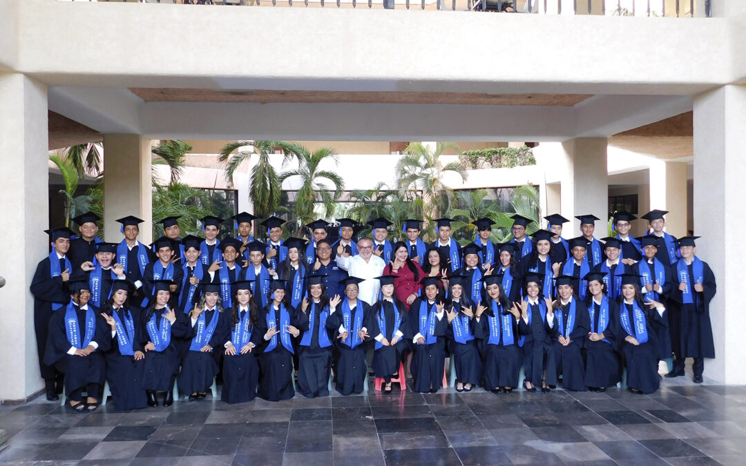 BRILLANTE CEREMONIA DE CLAUSURA 2022-2023 EN ESCUELA SECUNDARIA AMERICANA DE ACAPULCO