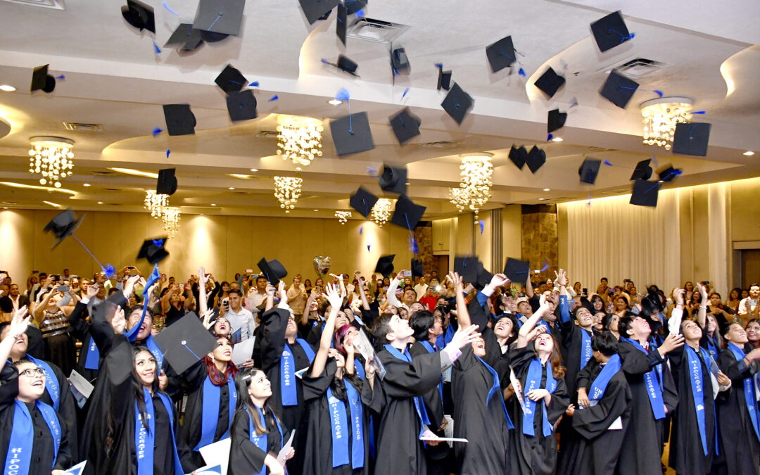 LA GENERACIÓN 2021-2023 DE LA PREPARATORIA HIPÓCRATES SE DESPIDE EN SU CEREMONIA DE GRADUACIÓN