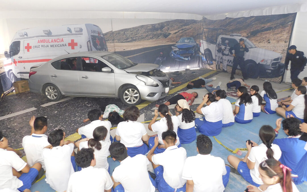 EL LABERINTO DE LA MUERTE SE PRESENTA EN PREPA Y SECUNDARIA AMERICANA DE ACAPULCO